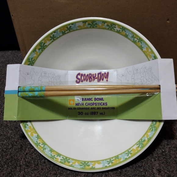 Scooby-Doo Ceramic Bowl with Chopsticks 30 OZ - Picture 1 of 5